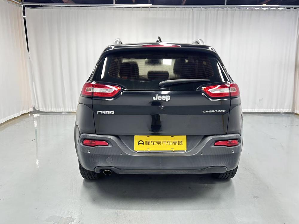 Jeep Cherokee 2016 модификация 2.0L Luxgen превосходить Edition – фото 6