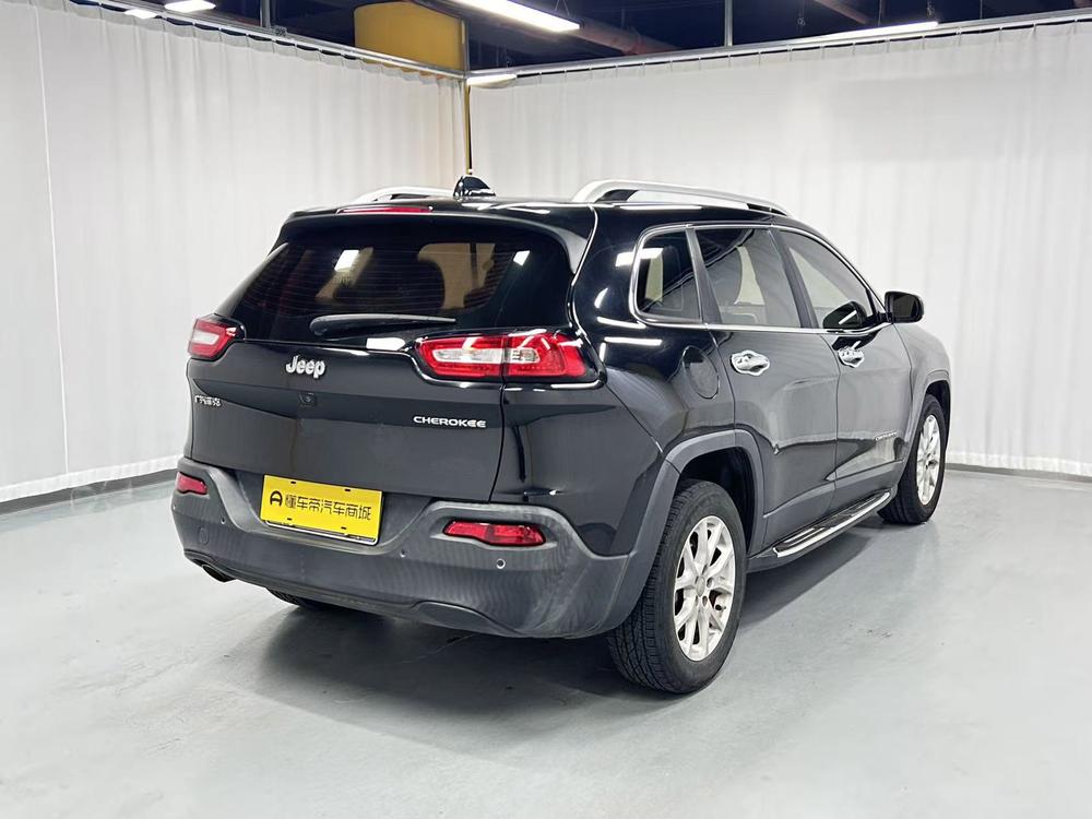 Jeep Cherokee 2016 модификация 2.0L Luxgen превосходить Edition – фото 7
