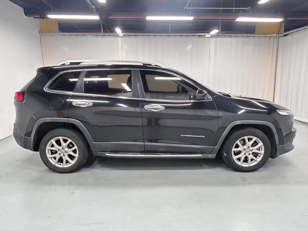 Jeep Cherokee 2016 модификация 2.0L Luxgen превосходить Edition – фото 8