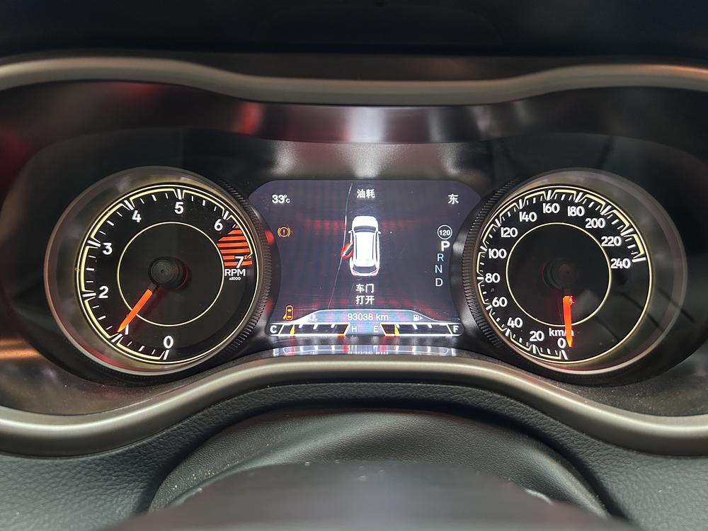 Jeep Cherokee 2016 модификация 2.0L Luxgen превосходить Edition – фото 15