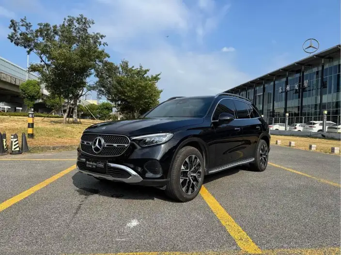 Mercedes-Benz GLC 2026 Model GLC 260 L 4MATIC Classic Edition 5 seat