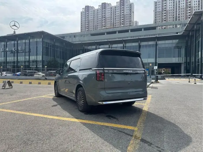 ZEEKR 009 2024 Model VI seat Executive Edition 4WD 108kWh – фото 4
