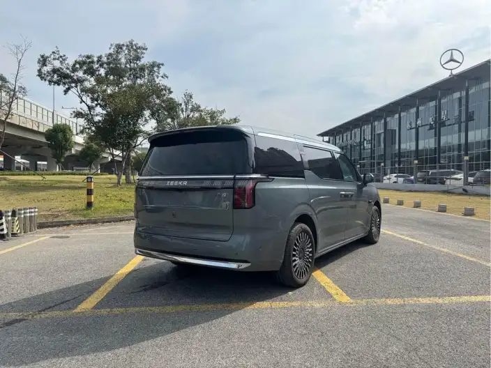 ZEEKR 009 2024 Model VI seat Executive Edition 4WD 108kWh – фото 5
