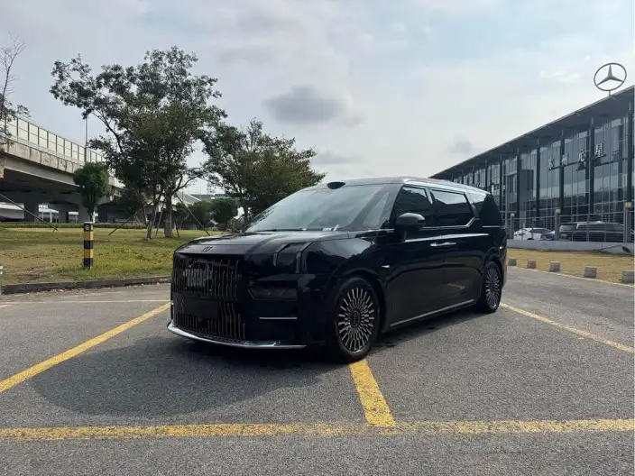ZEEKR 009 2024 Model VI seat Executive Edition 4WD 108kWh – фото 1