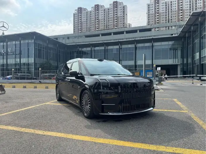 ZEEKR 009 2024 Model VI seat Executive Edition 4WD 108kWh – фото 3