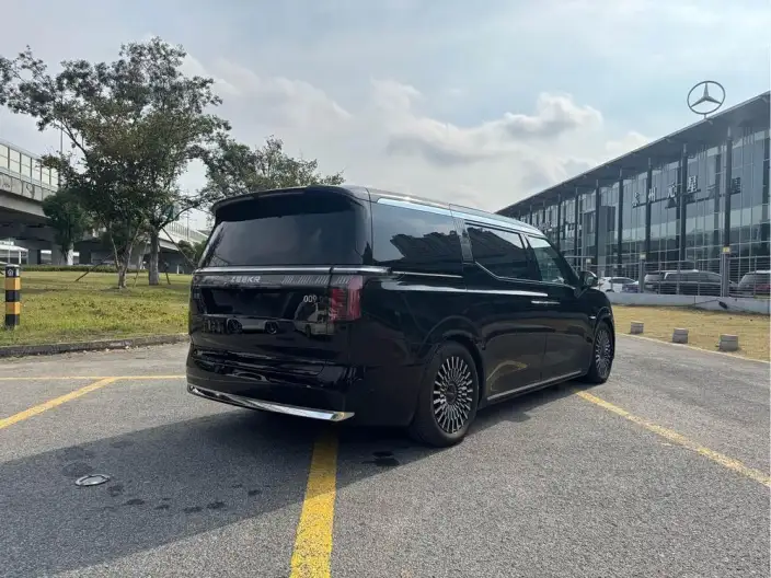ZEEKR 009 2024 Model VI seat Executive Edition 4WD 108kWh – фото 7