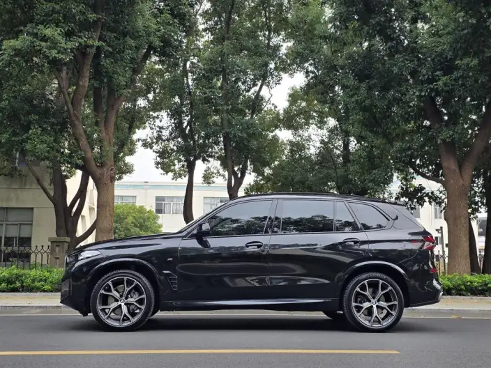 BMW X5 2025 Model xDrive30Li Exclusive Model M Sports Night Set