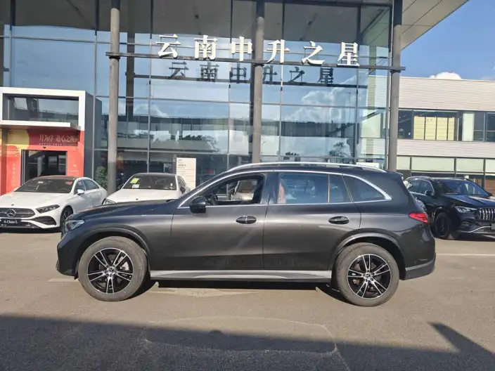 Mercedes-Benz GLC 2025 Model GLC 260 L 4MATIC Luxury Model 5 seat
