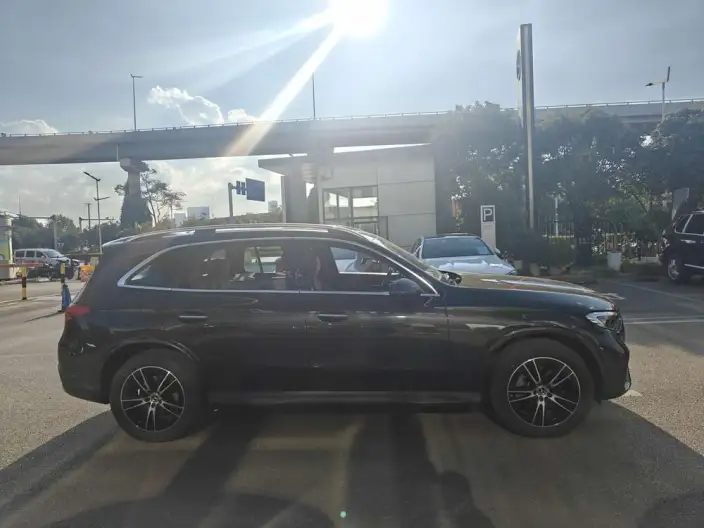 Mercedes-Benz GLC 2025 Model GLC 260 L 4MATIC Luxury Model 5 seat – фото 8