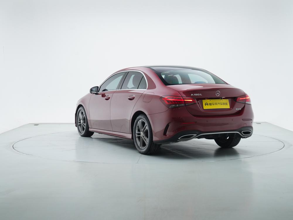 Mercedes-Benz A-Class Модель 2020 года A 180 L Sports sedan 特殊 Сравнение конфигураций – фото 5