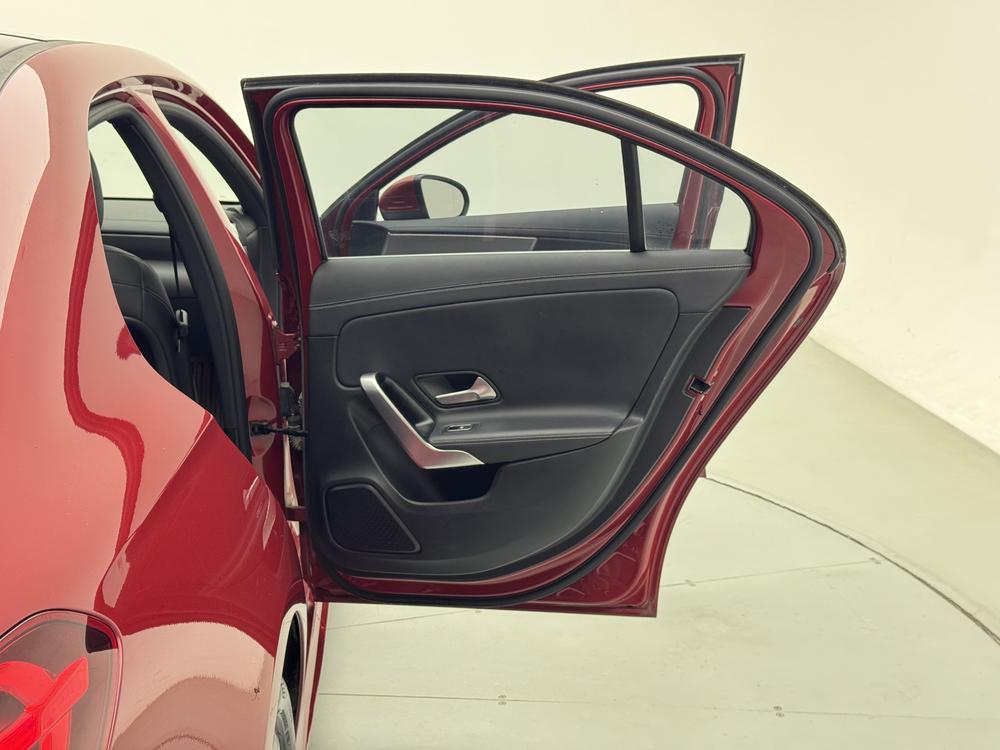 Mercedes-Benz A-Class Модель 2020 года A 180 L Sports sedan 特殊 Сравнение конфигураций – фото 27