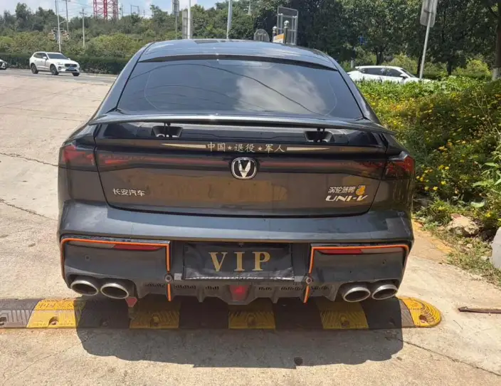 Changan UNI-V 2023 Model 1.5T Exclusive Model – фото 5