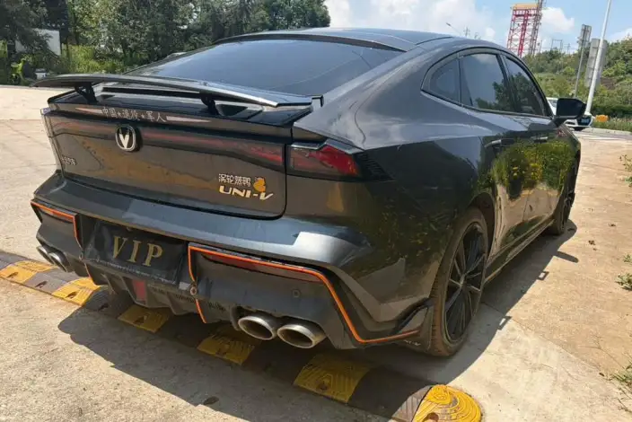 Changan UNI-V 2023 Model 1.5T Exclusive Model – фото 6