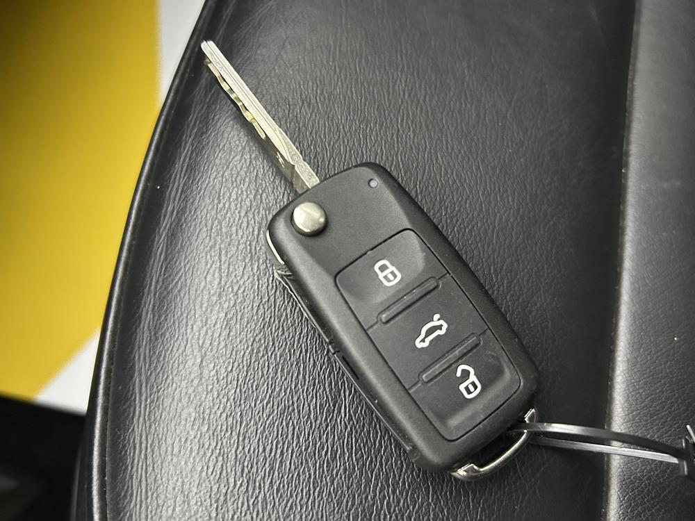 Volkswagen Lavida Plus 2013 модификация 1.4TSI Manual Com f ort – фото 11