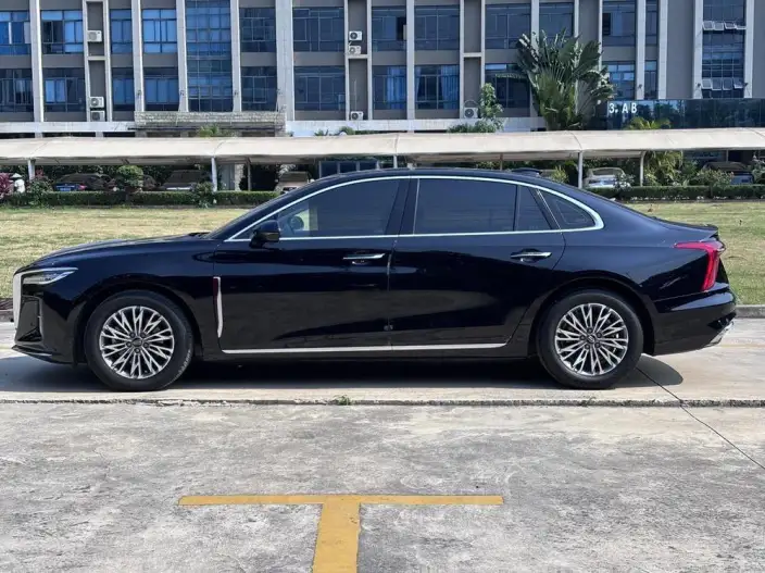 Hongqi H5 2023 Model 2.0T Automatic Flag Enjoy Edition