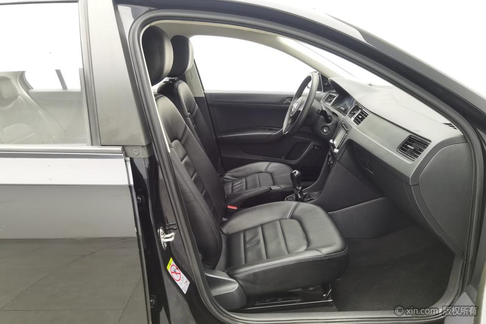 Volkswagen Santana 2015 1.6L Manual Fashion – фото 10