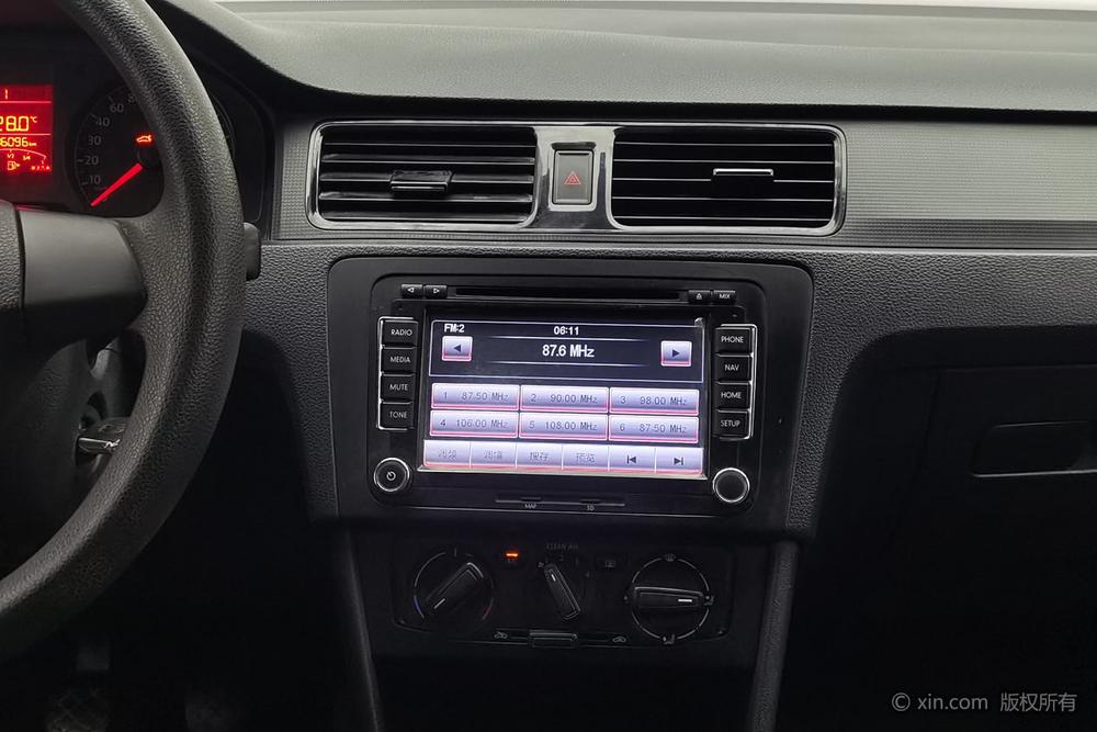 Volkswagen Santana 2015 1.6L Manual Fashion – фото 12