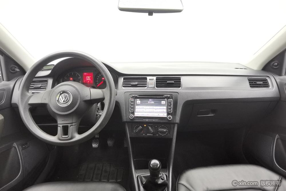 Volkswagen Santana 2015 1.6L Manual Fashion – фото 13