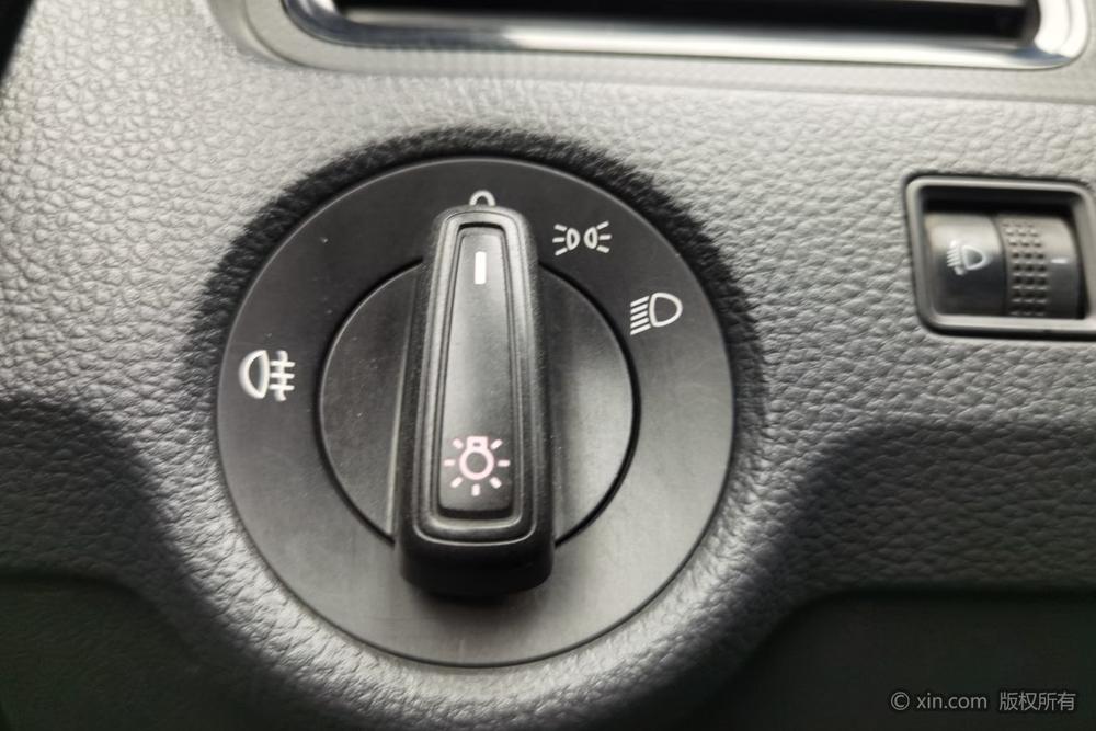 Volkswagen Santana 2015 1.6L Manual Fashion – фото 16