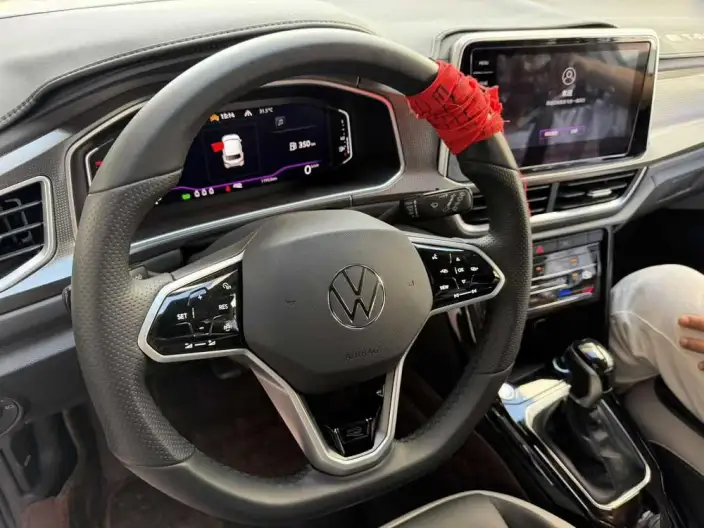 Volkswagen T-Roc 2025 Model Facelift 300TSI DSG Chenguang Edition – фото 6