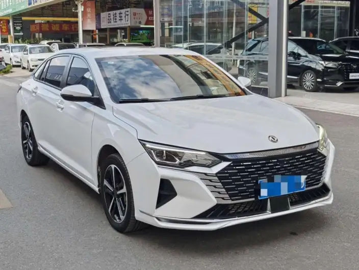 Yixuan Max 2023 Model 1.5T Super Fantasy Tide Dad Edition – фото 3