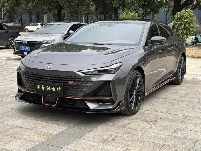 Changan UNI-V 2023 Model 1.5T Sports Edition – фото 1
