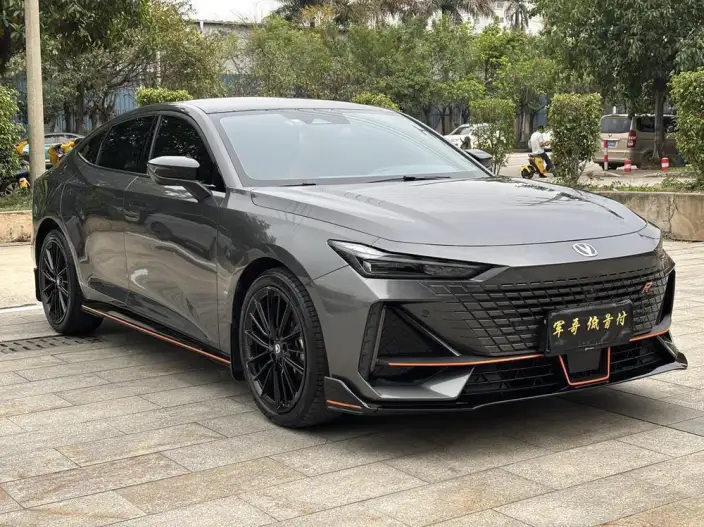 Changan UNI-V 2023 Model 1.5T Sports Edition – фото 3