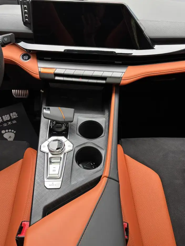 Changan UNI-V 2023 Model 1.5T Sports Edition – фото 10