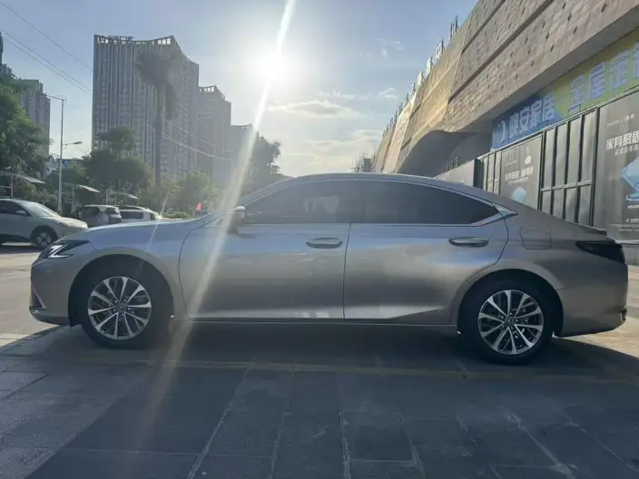 Lexus ES 2025 Model 200 Premium – фото 4