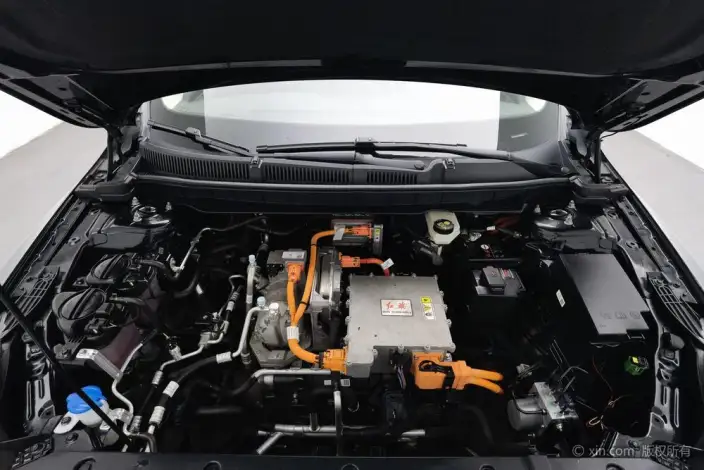 Hongqi E-QM5 2024 Model 500KM Travel Edition 100kW – фото 5