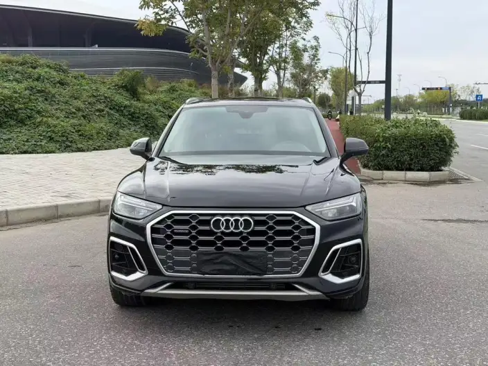 Audi Q5L 2022 Model 40T Luxury Dynamic Model – фото 2