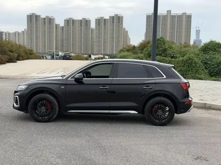 Audi Q5L 2022 Model 40T Luxury Dynamic Model – фото 3