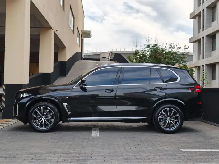 BMW X5 2023 Model xDrive30Li M Sports Set – фото 3
