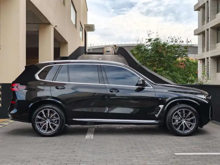 BMW X5 2023 Model xDrive30Li M Sports Set – фото 6