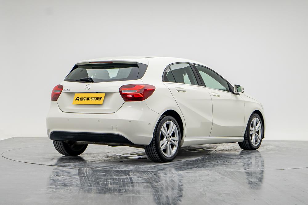Mercedes-Benz A-Class импорт 2017 модификация комплектация A 200 Dynamic – фото 7