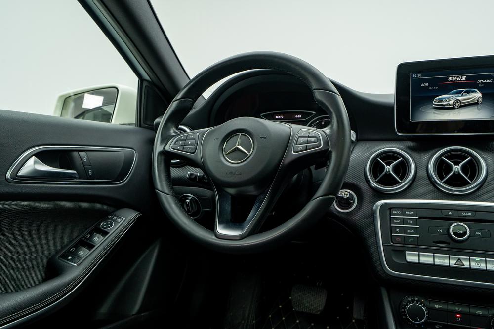 Mercedes-Benz A-Class импорт 2017 модификация комплектация A 200 Dynamic – фото 16