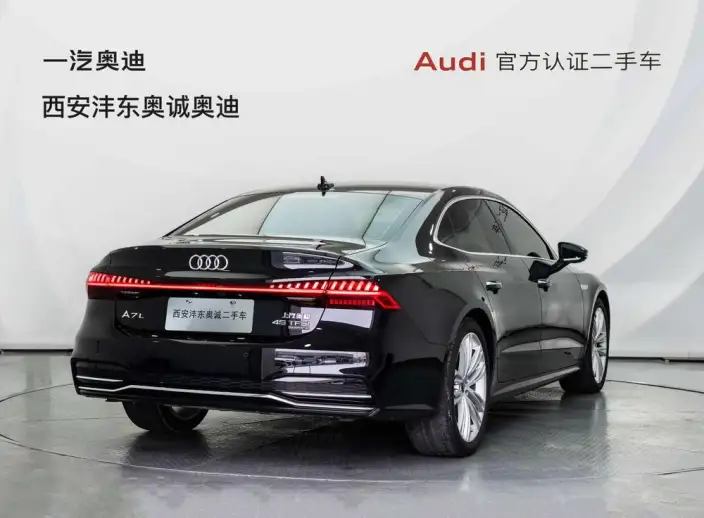 Audi A7 L 2024 Model 45 TFSI Luxury Model – фото 4
