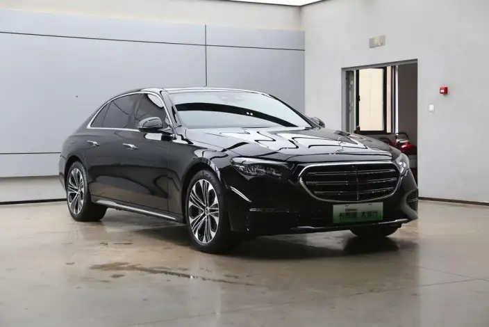 Mercedes-Benz E-Class PHEV 2024 Model E 350 e L sedan – фото 3