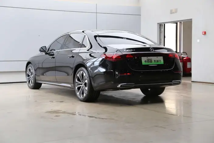 Mercedes-Benz E-Class PHEV 2024 Model E 350 e L sedan – фото 4