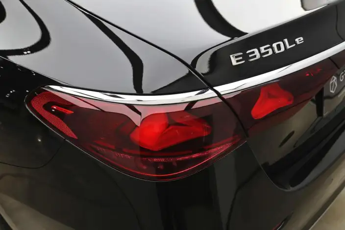 Mercedes-Benz E-Class PHEV 2024 Model E 350 e L sedan – фото 8