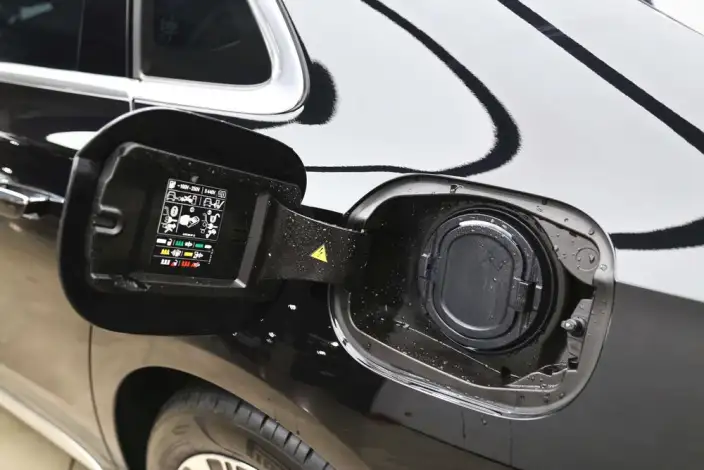 Mercedes-Benz E-Class PHEV 2024 Model E 350 e L sedan – фото 9