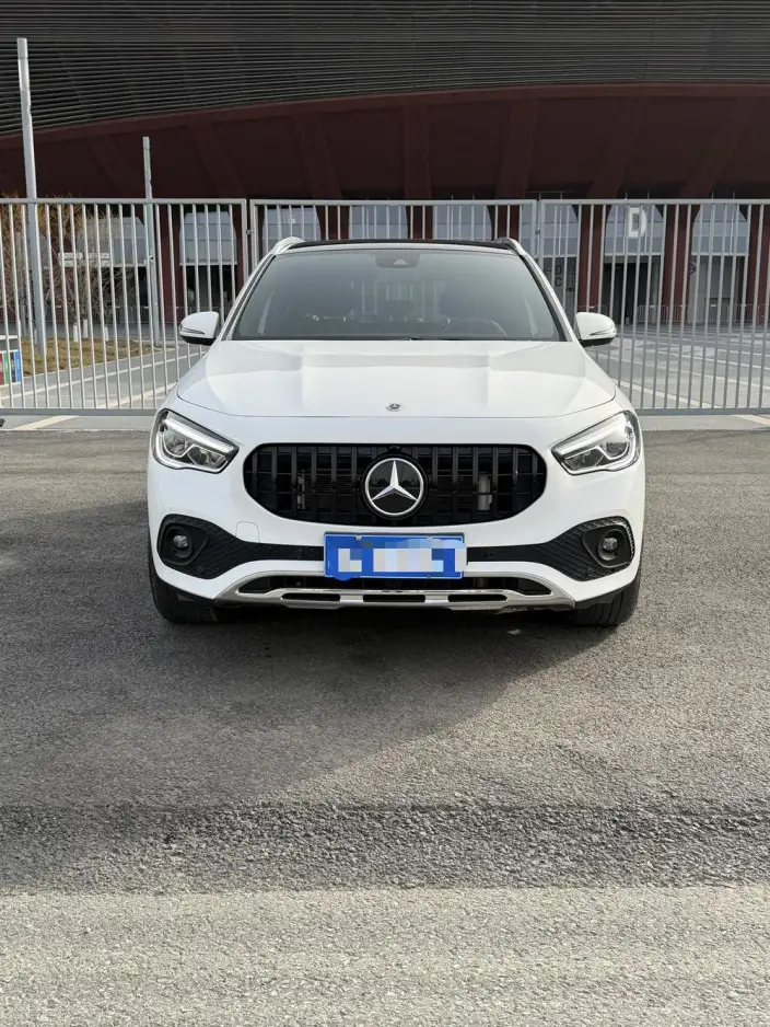Mercedes-Benz GLA 2022 Model GLA 200 – фото 2