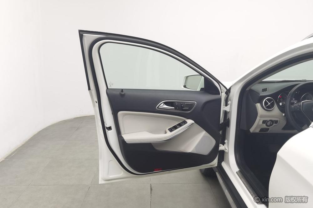 Mercedes-Benz GLA 2016 GLA 200 Dynamic – фото 22