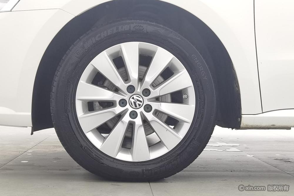 Volkswagen Lavida 2013 Classic Facelift 1.6L Automatic Comfort – фото 5