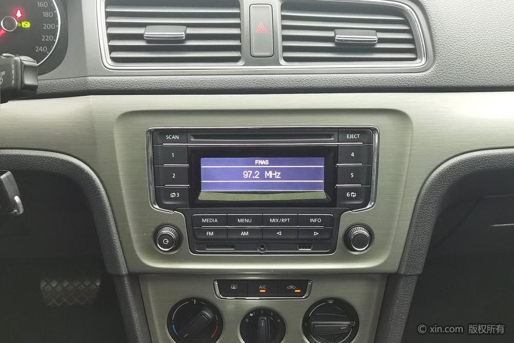 Volkswagen Lavida 2013 Classic Facelift 1.6L Automatic Comfort – фото 13