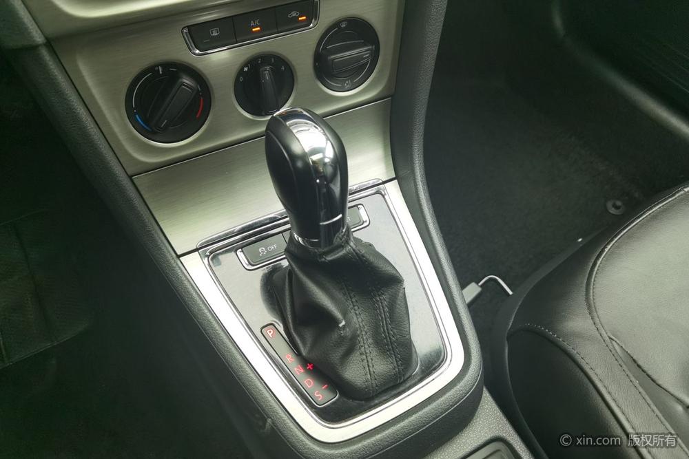 Volkswagen Lavida 2013 Classic Facelift 1.6L Automatic Comfort – фото 15
