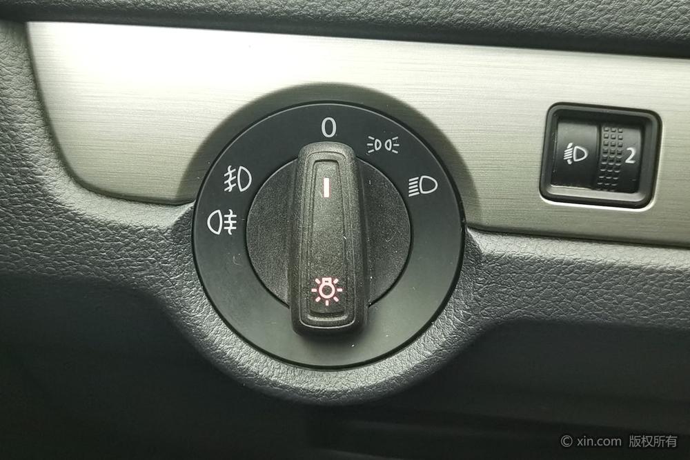 Volkswagen Lavida 2013 Classic Facelift 1.6L Automatic Comfort – фото 16