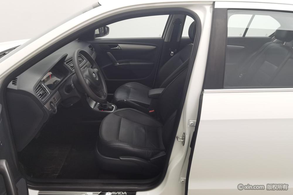 Volkswagen Lavida 2013 Classic Facelift 1.6L Automatic Comfort – фото 17