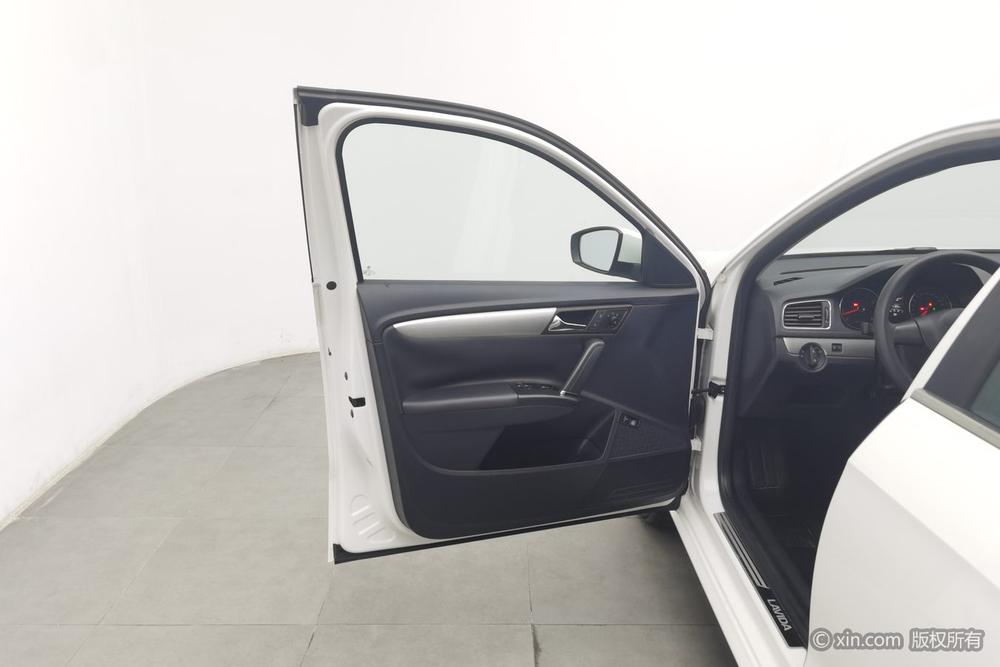 Volkswagen Lavida 2013 Classic Facelift 1.6L Automatic Comfort – фото 21