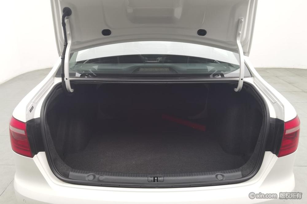 Volkswagen Lavida 2013 Classic Facelift 1.6L Automatic Comfort – фото 23